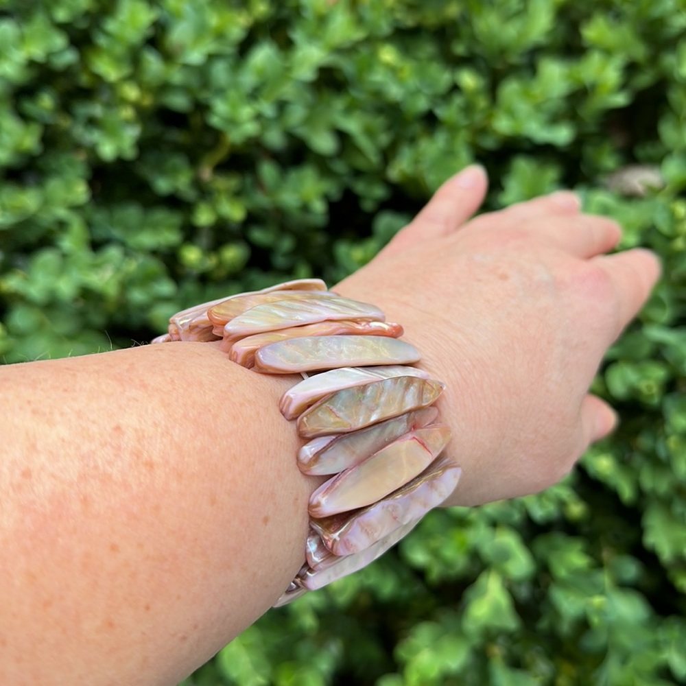 NWOT Pink Shell Bracelet